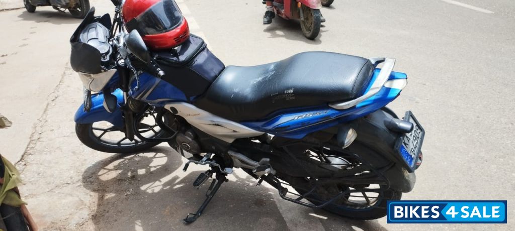 Blue Bajaj Discover 125 ST