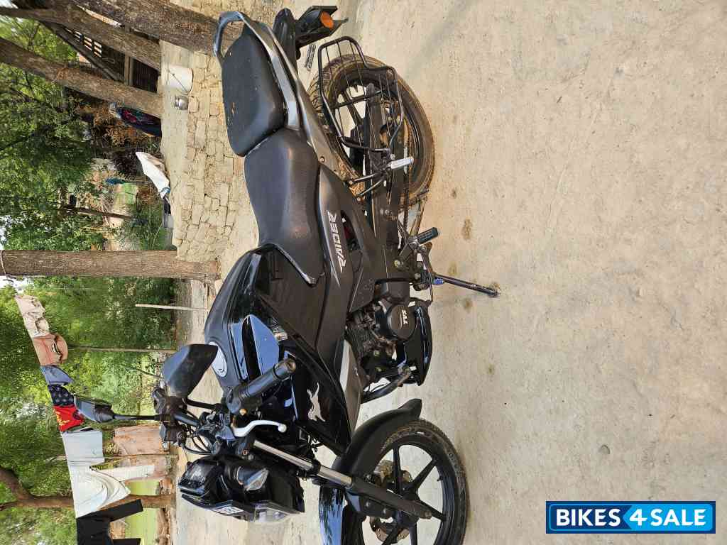 Black TVS Raider 125 Black TVS Raider 125