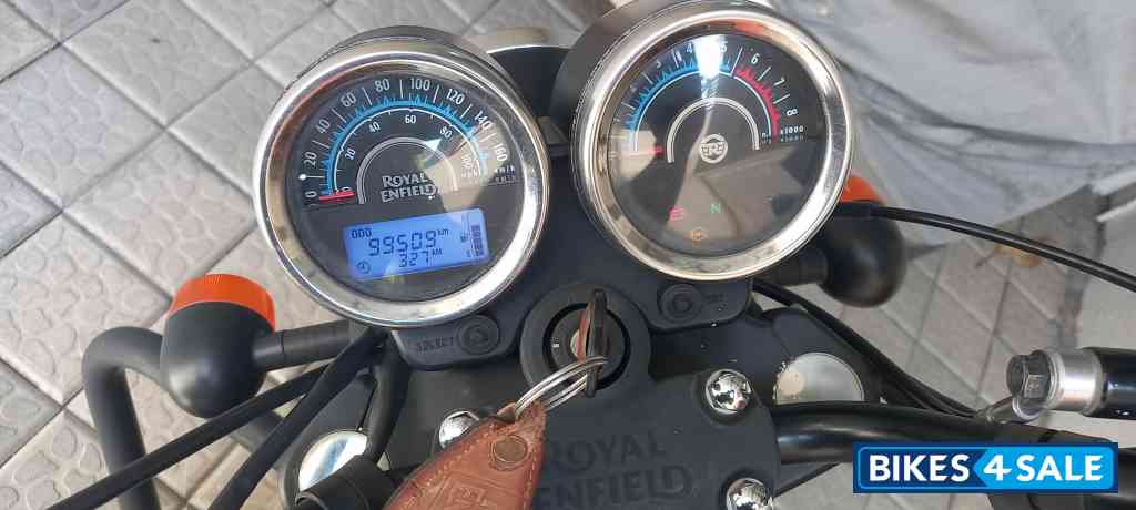 White Royal Enfield Thunderbird X 350