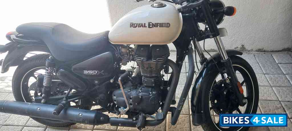 White Royal Enfield Thunderbird X 350