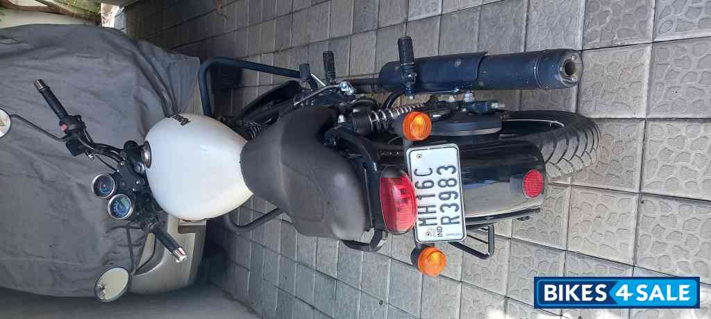 White Royal Enfield Thunderbird X 350