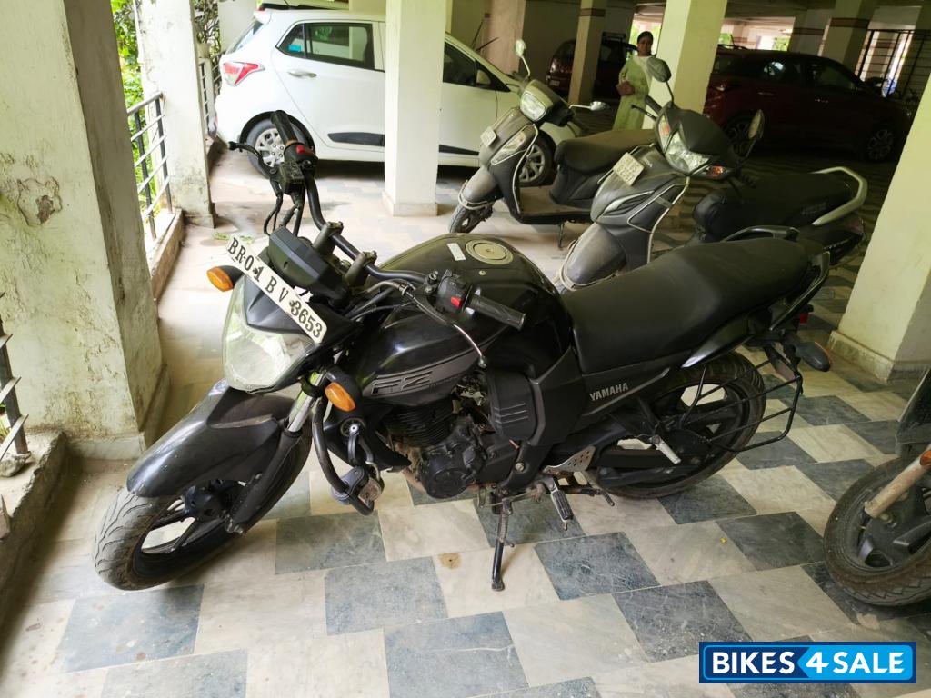 Black Yamaha FZ16