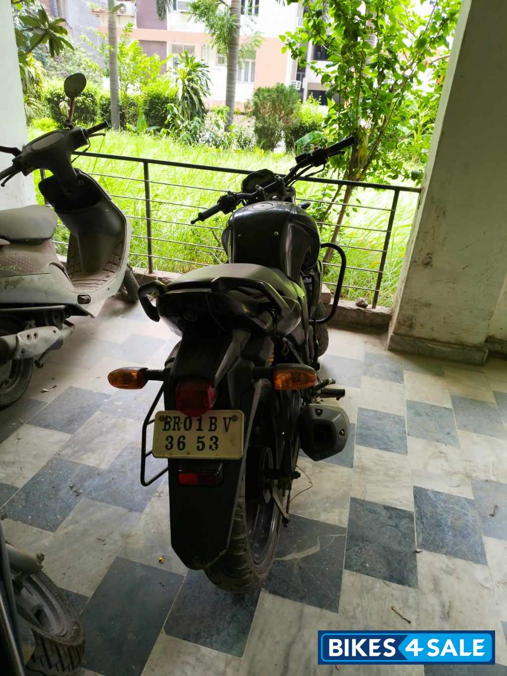 Black Yamaha FZ16 Black Yamaha FZ16