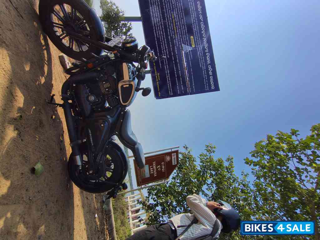 Black Jawa 42 Bobber Black Mirror