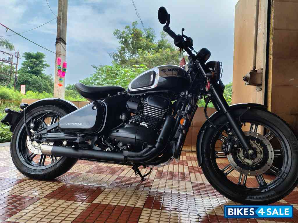 Black Jawa 42 Bobber Black Mirror