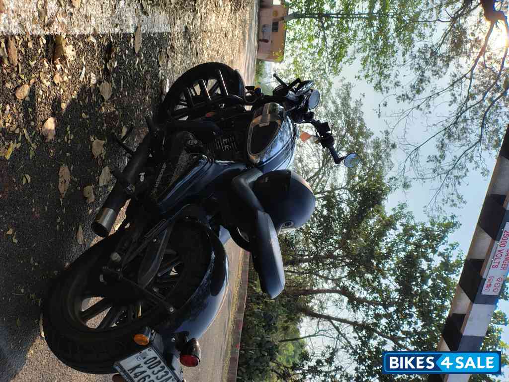 Black Jawa 42 Bobber Black Mirror