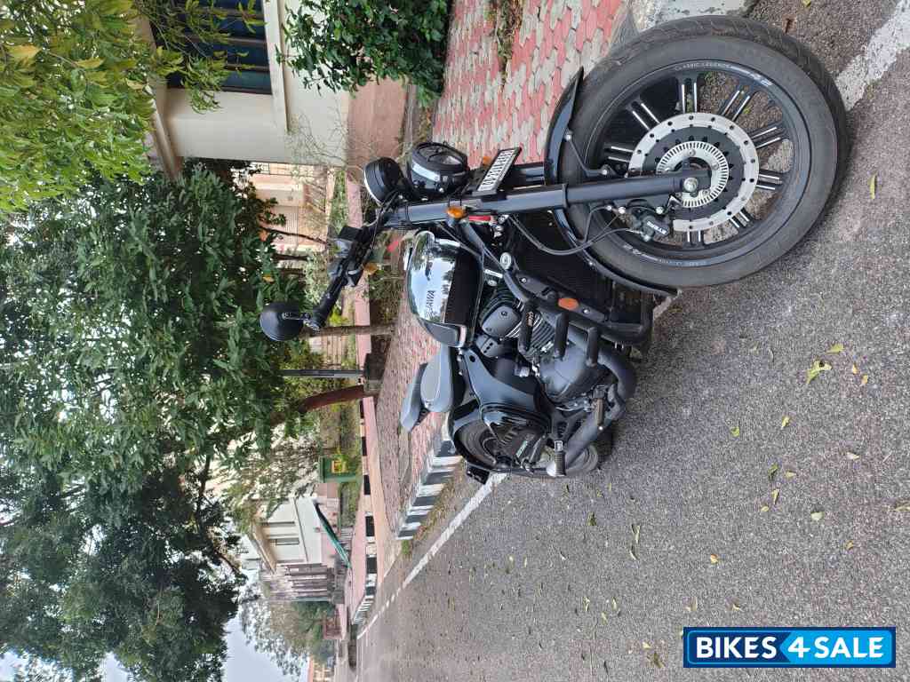 Black Jawa 42 Bobber Black Mirror