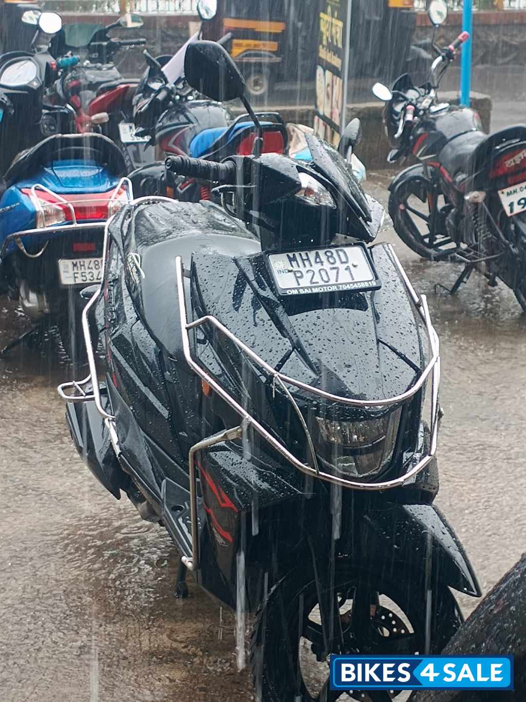 Black Suzuki Avenis 125 Ride Connect Edition