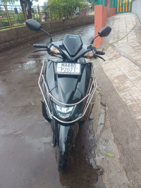 Black Suzuki Avenis 125 Ride Connect Edition