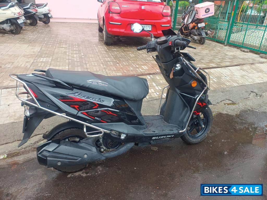 Black Suzuki Avenis 125 Ride Connect Edition Black Suzuki Avenis 125 Ride Connect Edition