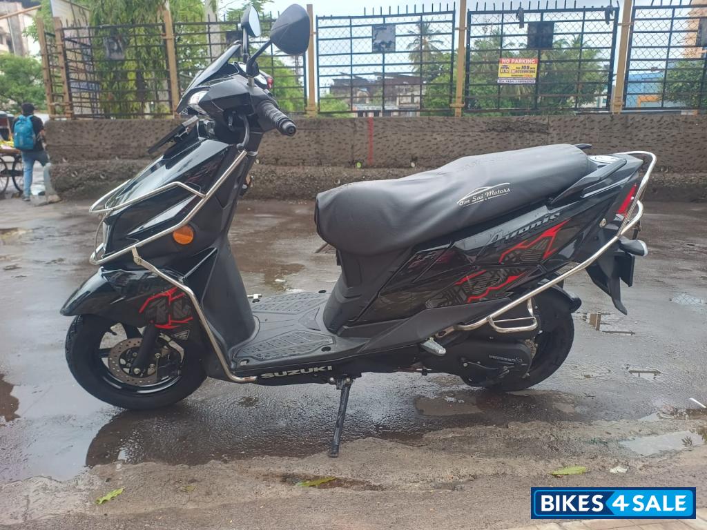 Black Suzuki Avenis 125 Ride Connect Edition Black Suzuki Avenis 125 Ride Connect Edition
