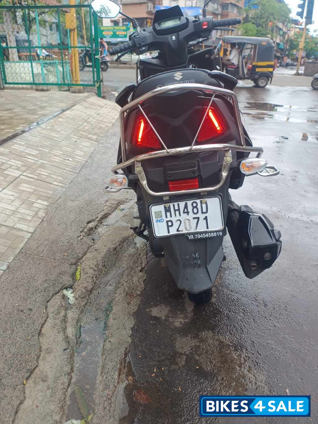 Black Suzuki Avenis 125 Ride Connect Edition Black Suzuki Avenis 125 Ride Connect Edition