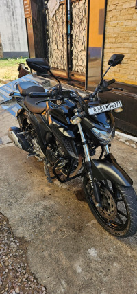 Black Yamaha FZ25