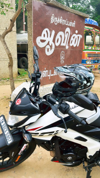 White Bajaj Pulsar NS 200 BS6