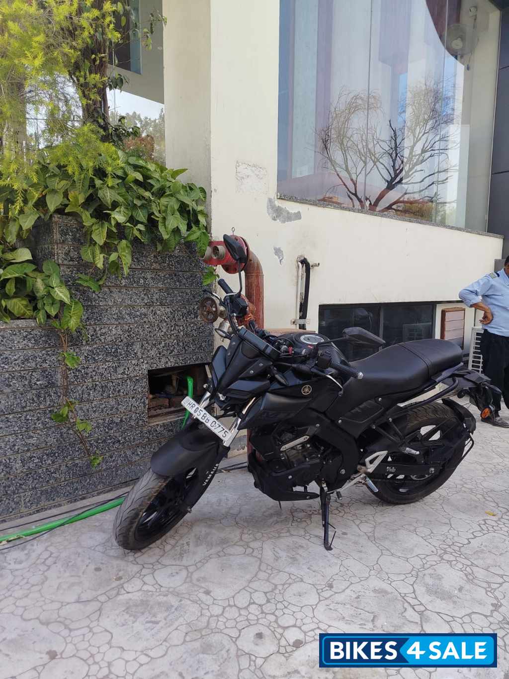 Black Yamaha MT-15