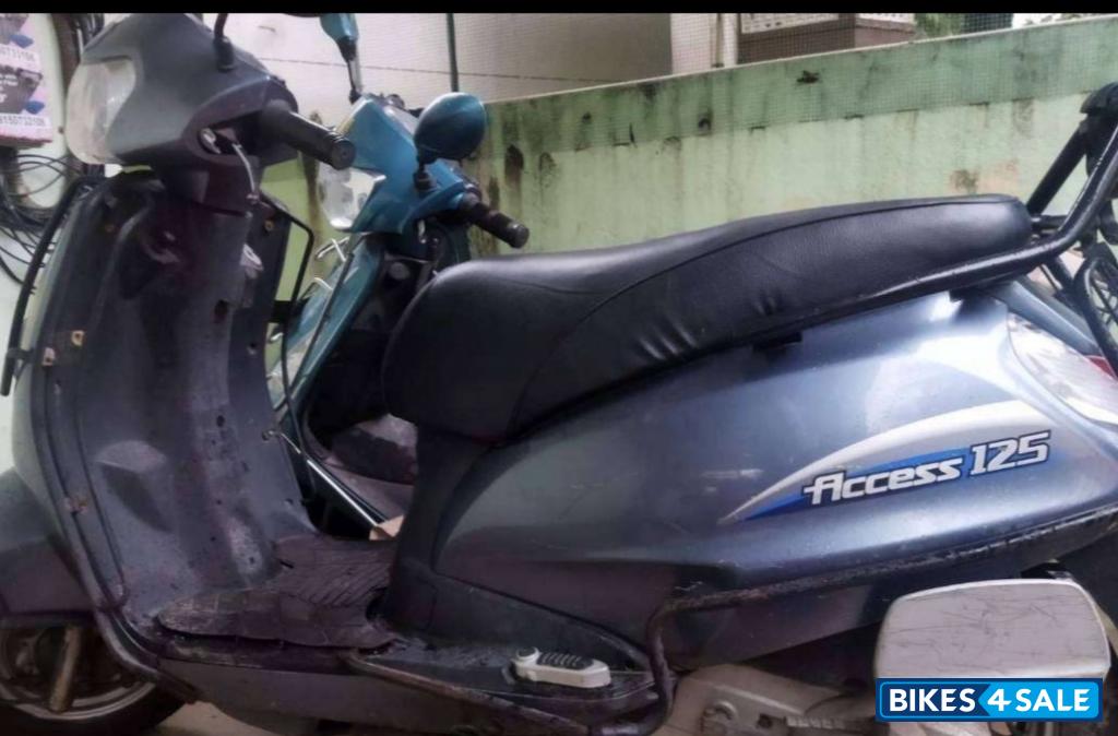 Grey Suzuki Access 125 Grey Suzuki Access 125