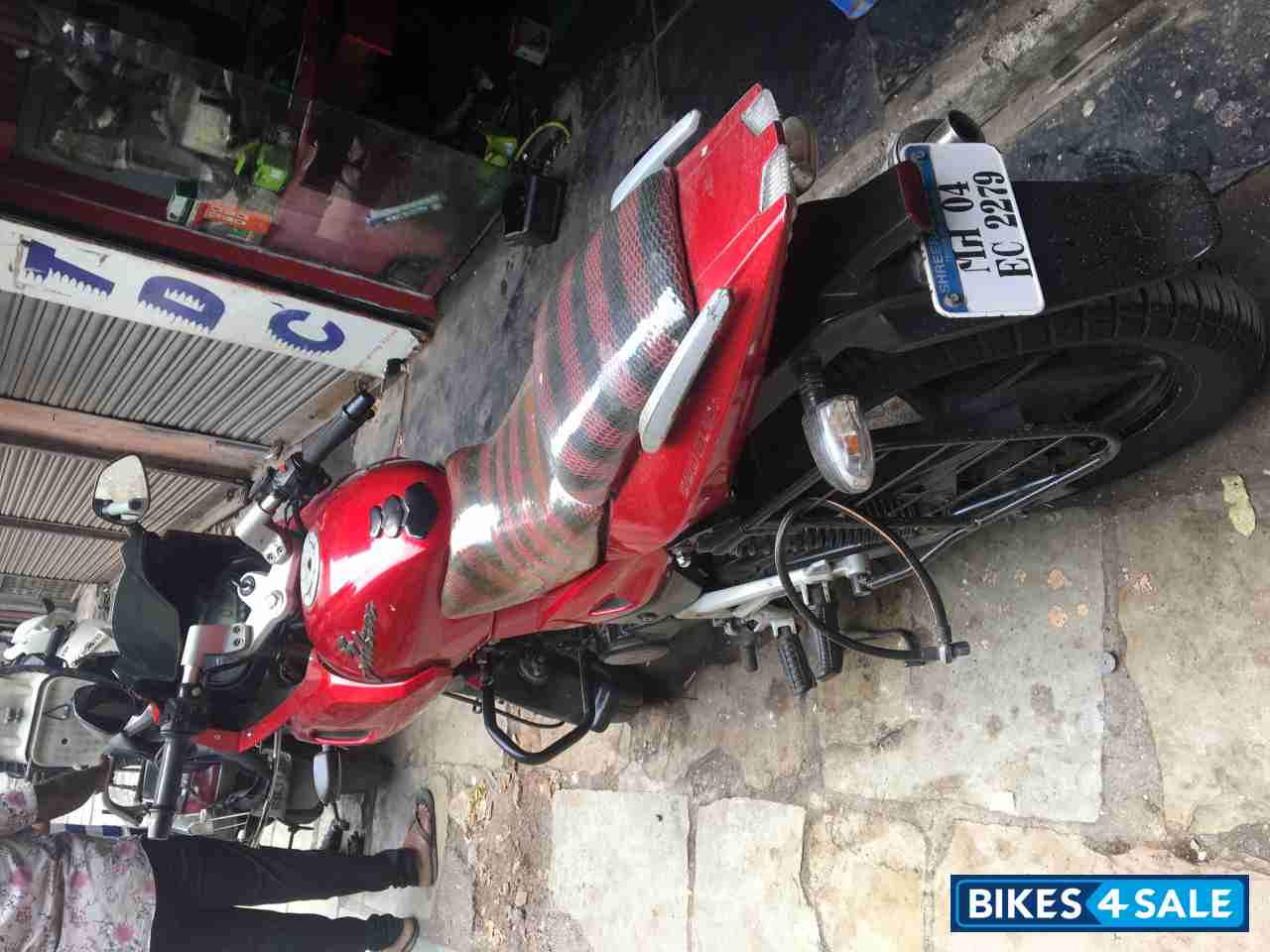 Red Bajaj Pulsar 220 DTSi
