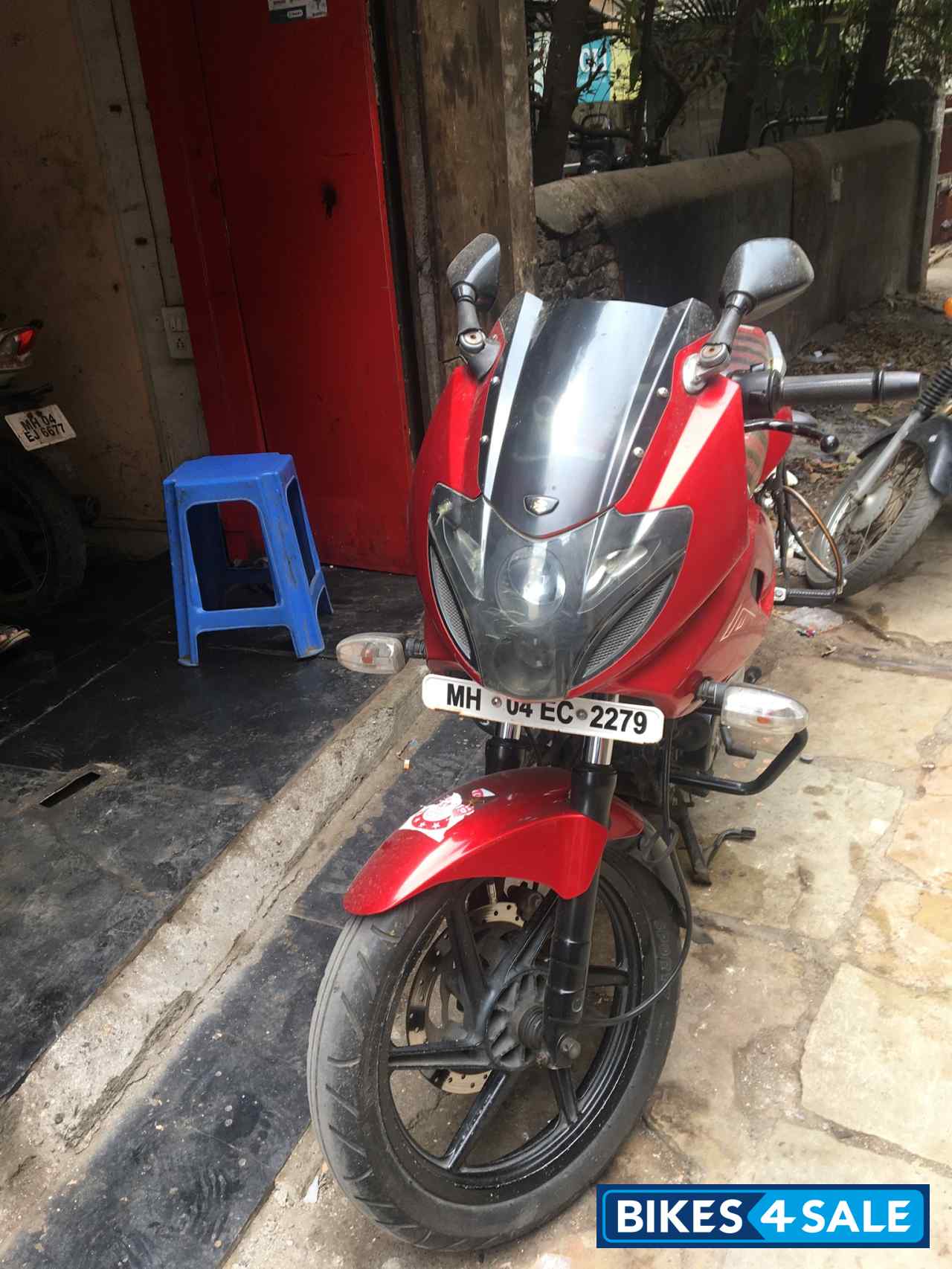 Red Bajaj Pulsar 220 DTSi