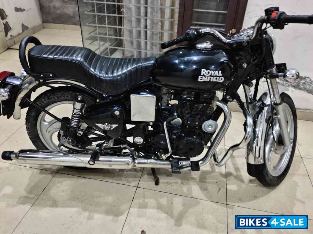 Black Shiny Royal Enfield Bullet 350