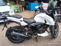 White TVS Apache RTR 200 4V