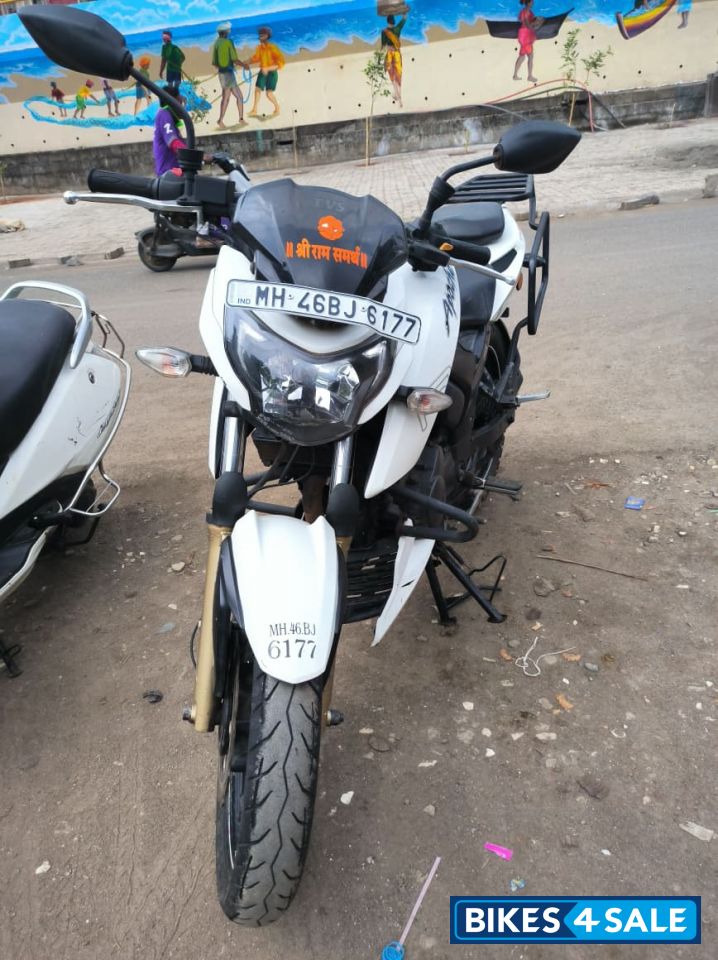 White TVS Apache RTR 200 4V White TVS Apache RTR 200 4V