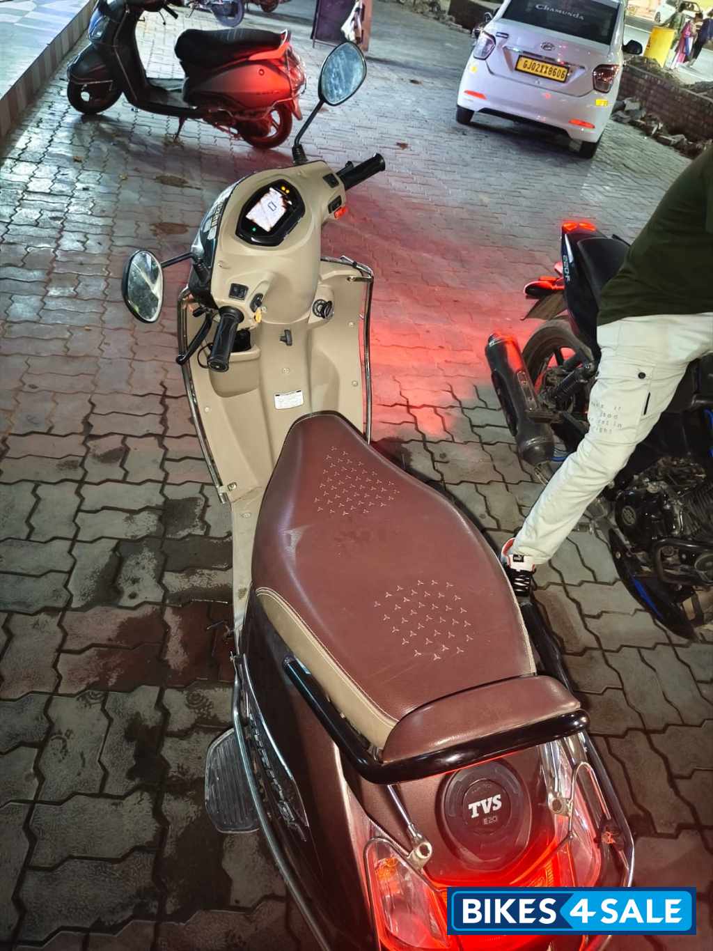Brown TVS Jupiter ZX Brown TVS Jupiter ZX