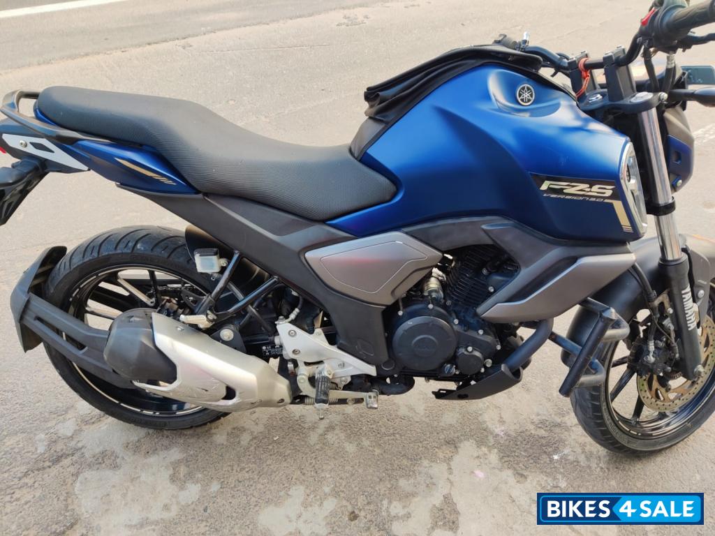 Blue Yamaha FZ-S FI V3 BS6 Blue Yamaha FZ-S FI V3 BS6