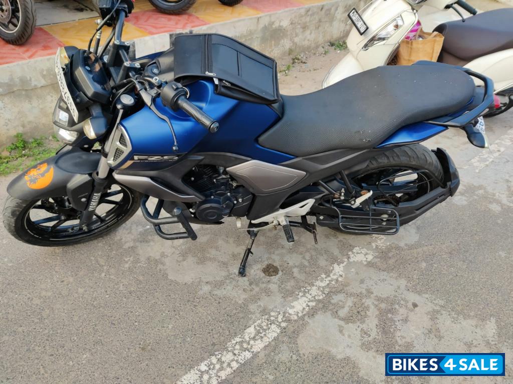 Blue Yamaha FZ-S FI V3 BS6 Blue Yamaha FZ-S FI V3 BS6