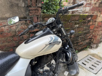 White Black Bajaj Avenger Street 220