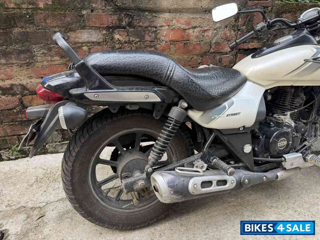 White Black Bajaj Avenger Street 220