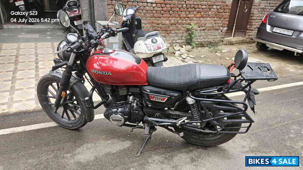 Red Honda CB350RS