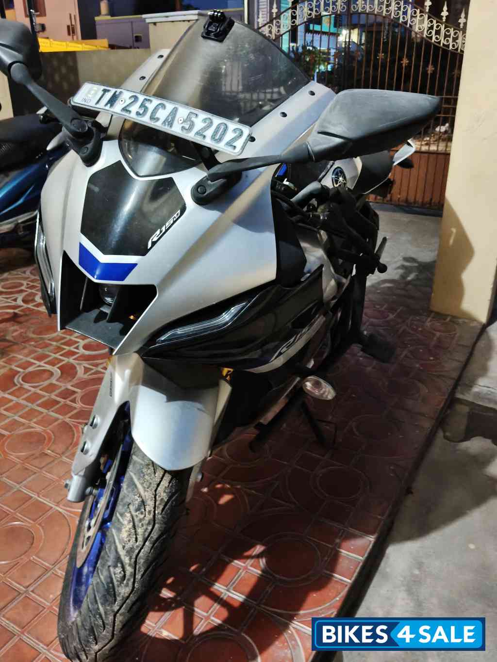 White Metallic C Yamaha R15M