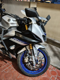 White Metallic C Yamaha R15M
