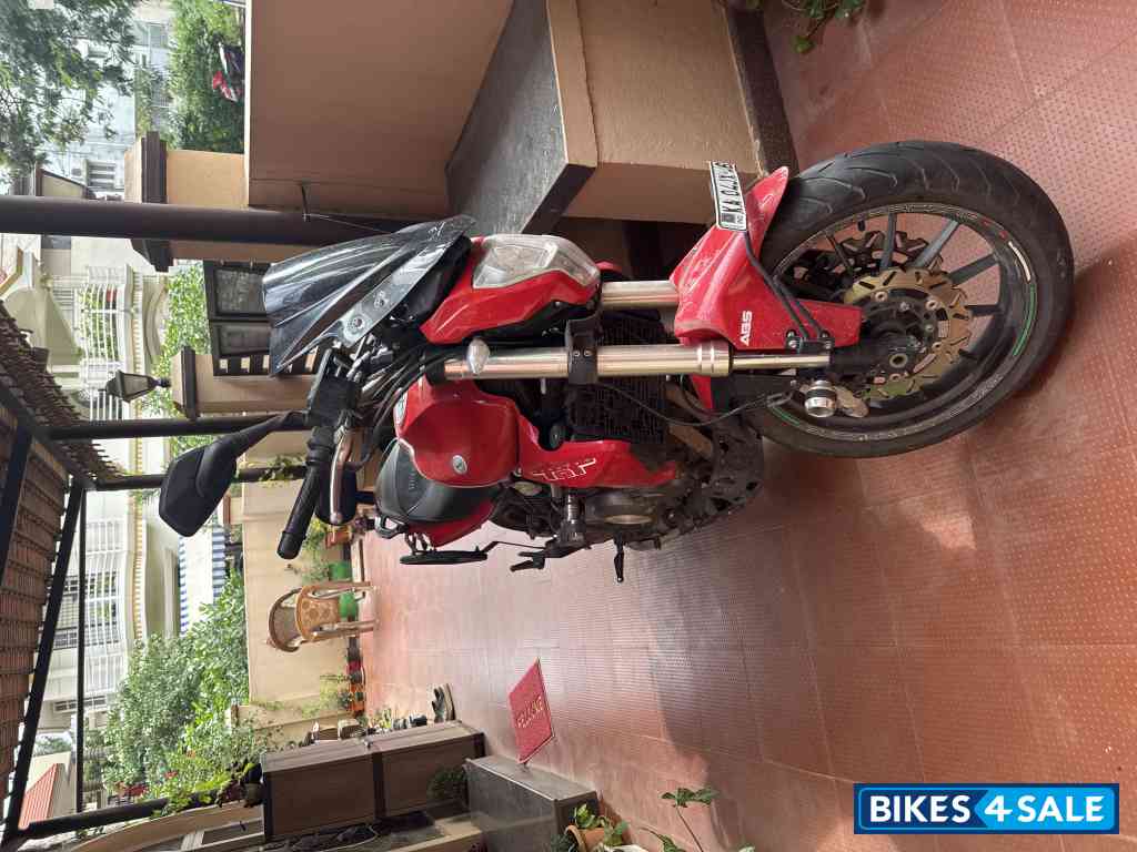 Red Benelli TNT 300
