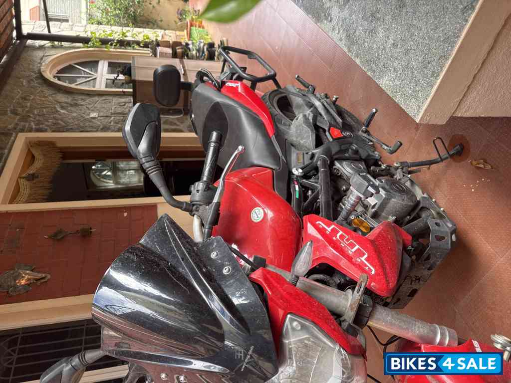 Red Benelli TNT 300