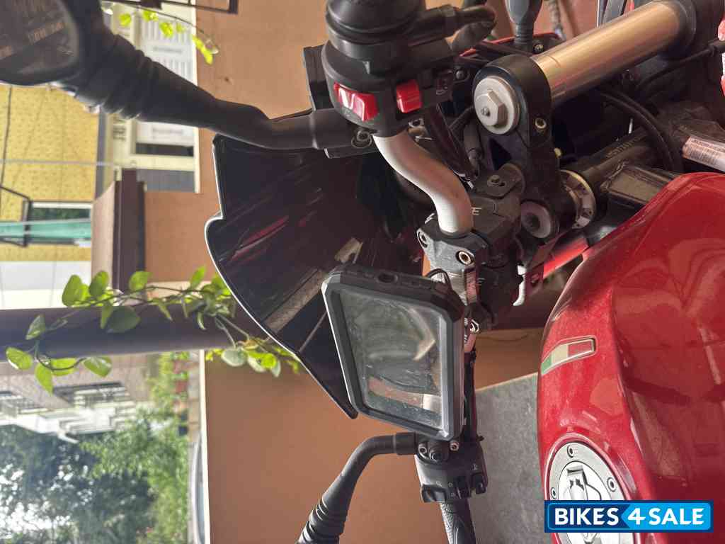 Red Benelli TNT 300