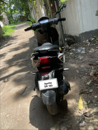 White Black Aprilia SR 160 Carbon ABS