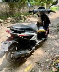 White Black Aprilia SR 160 Carbon ABS