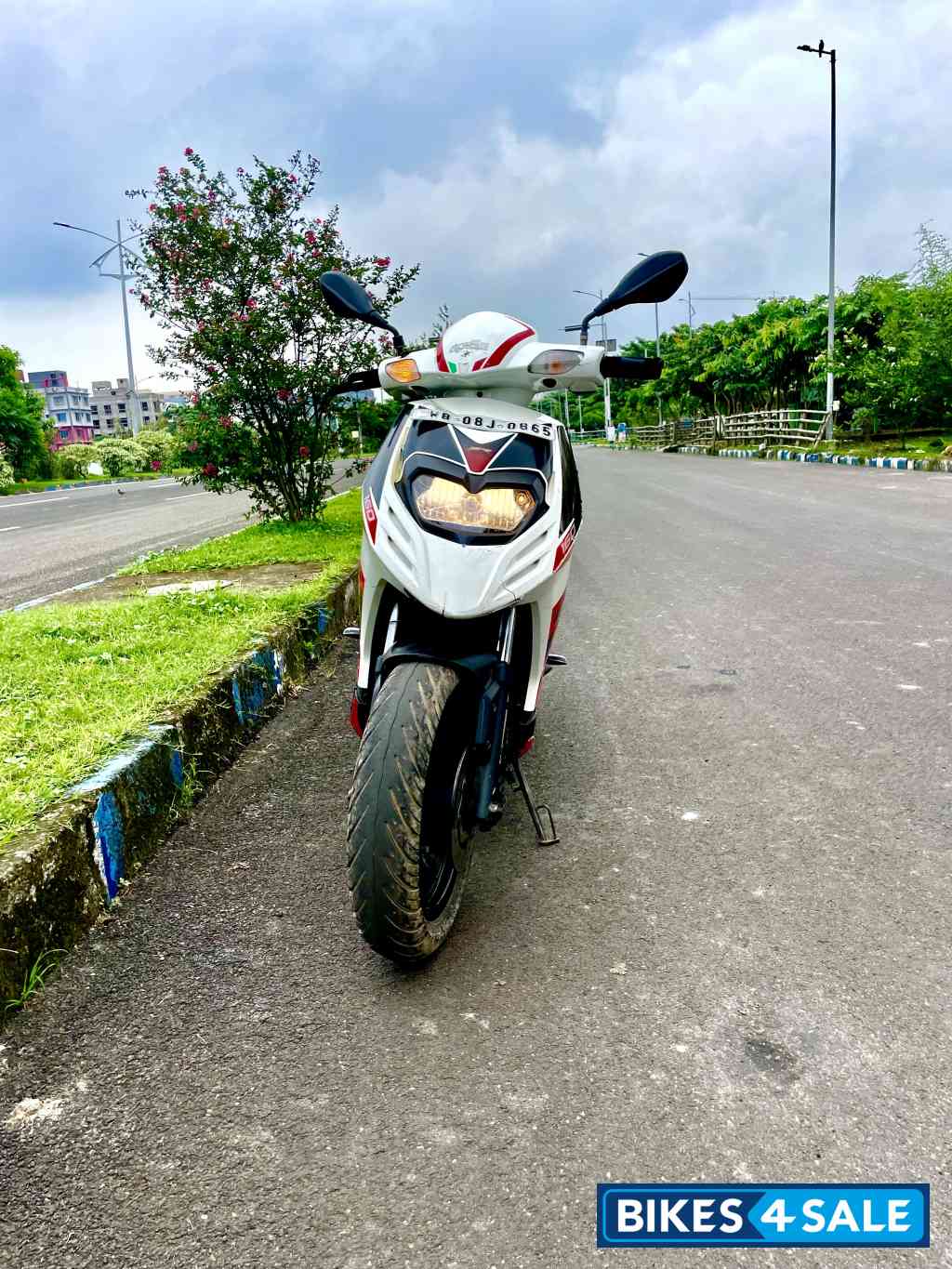 White Black Aprilia SR 160 Race ABS