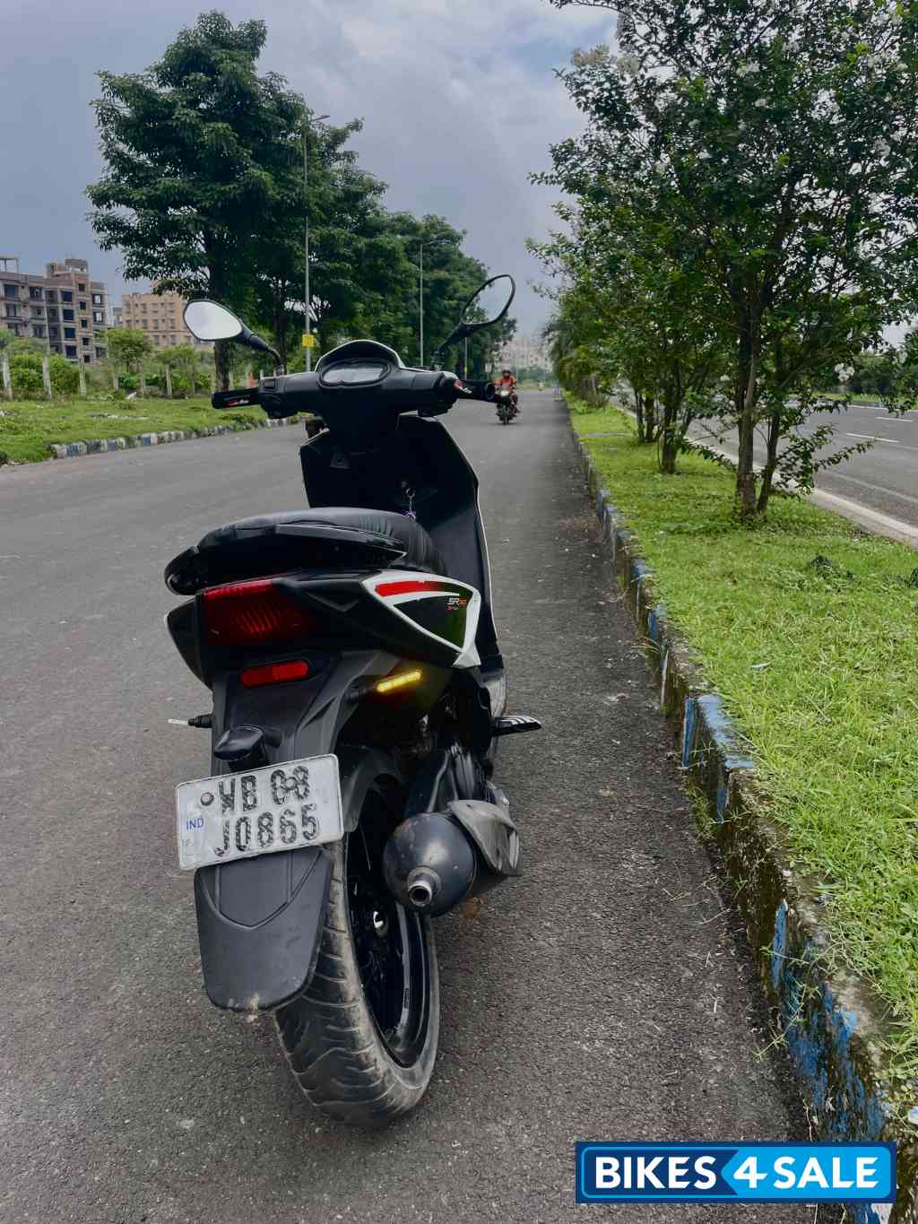 White Black Aprilia SR 160 Race ABS White Black Aprilia SR 160 Race ABS