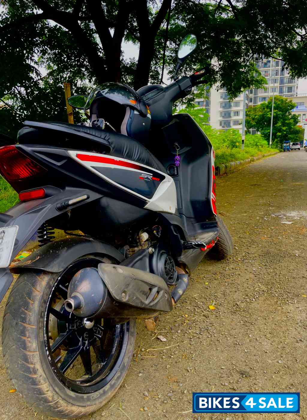 White Black Aprilia SR 160 Race ABS White Black Aprilia SR 160 Race ABS