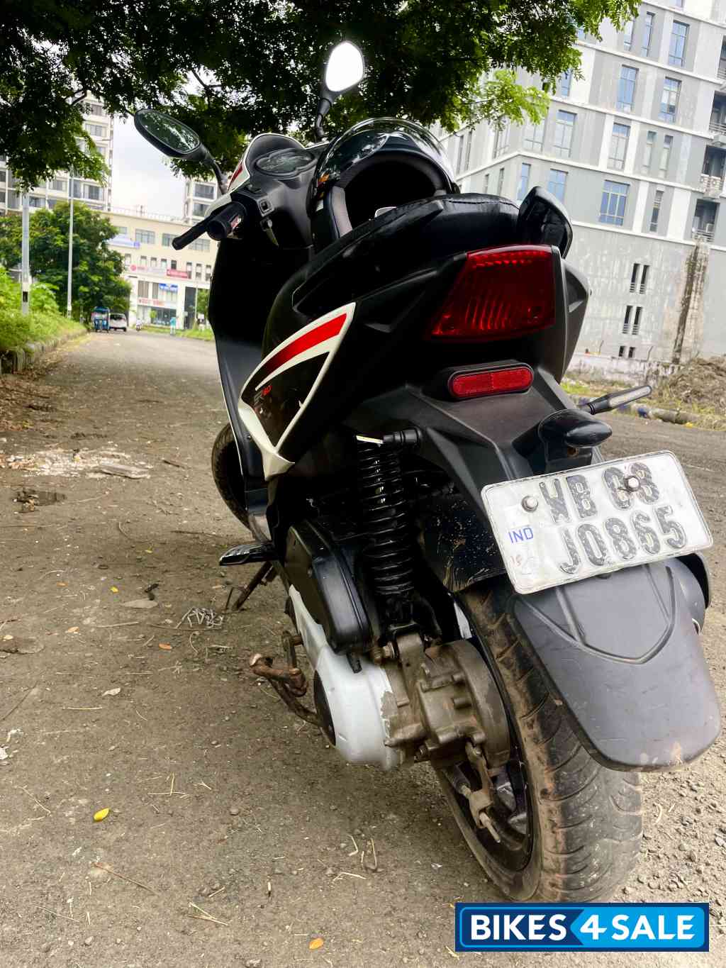 White Black Aprilia SR 160 Race ABS White Black Aprilia SR 160 Race ABS