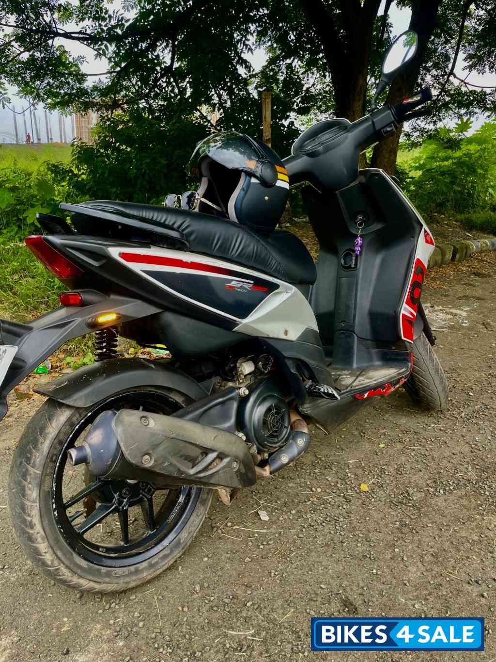 White Black Aprilia SR 160 Race ABS White Black Aprilia SR 160 Race ABS