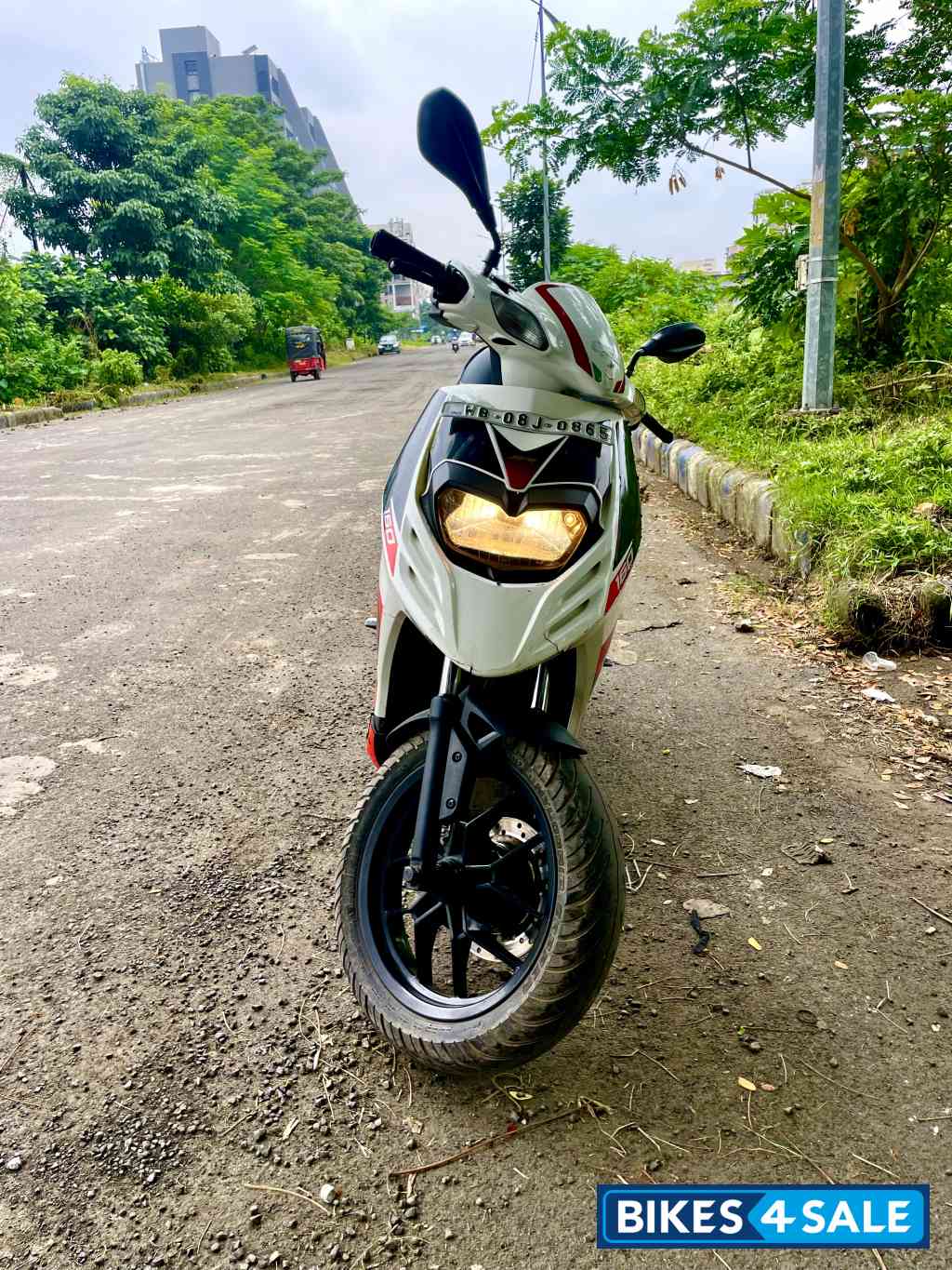 White Black Aprilia SR 160 Race ABS White Black Aprilia SR 160 Race ABS