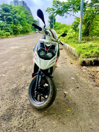 White Black Aprilia SR 160 Race ABS