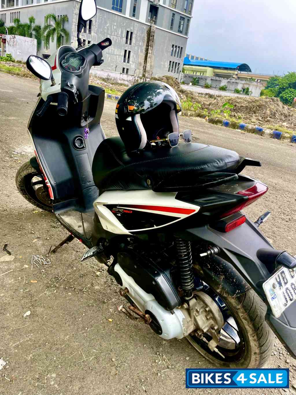 White Black Aprilia SR 160 Race ABS White Black Aprilia SR 160 Race ABS