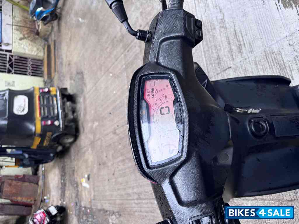 Matt Black Aprilia SR 160 Carbon ABS