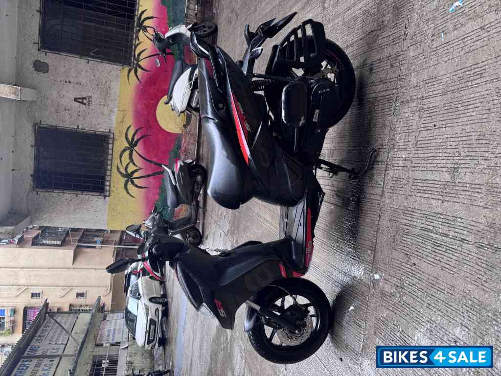 Matt Black Aprilia SR 160 Carbon ABS