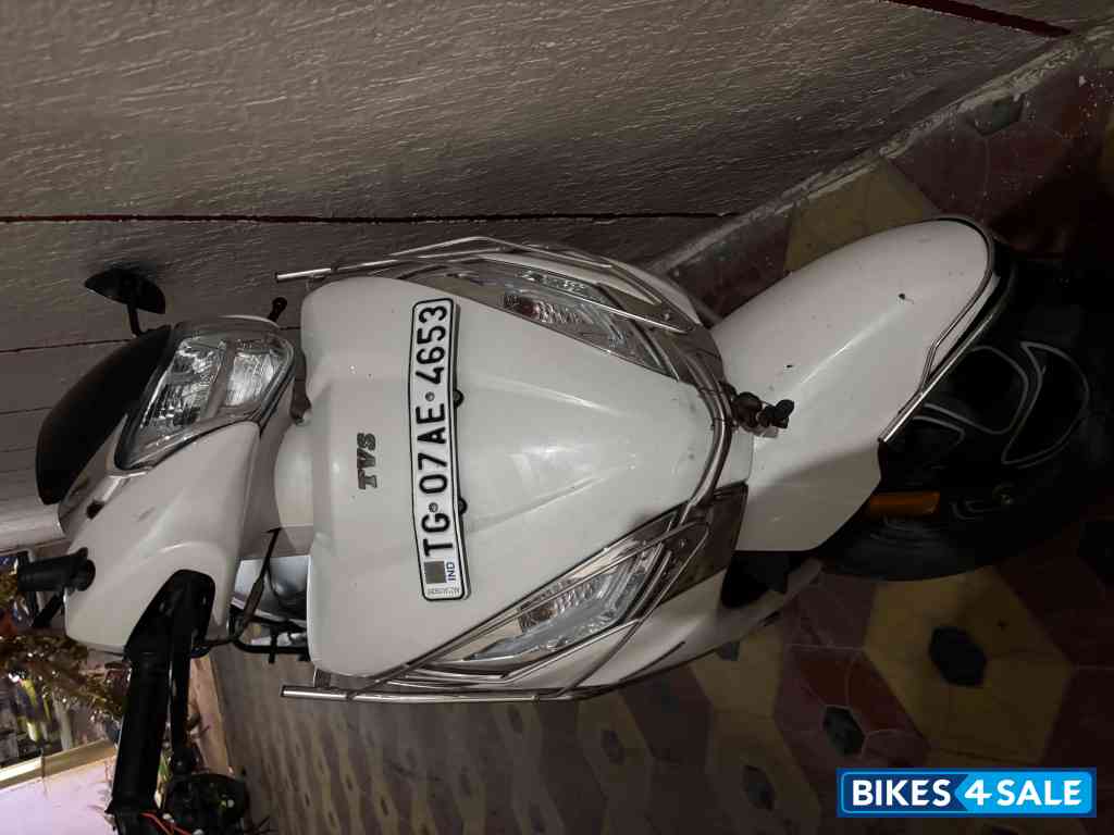 White TVS Jupiter 125 White TVS Jupiter 125