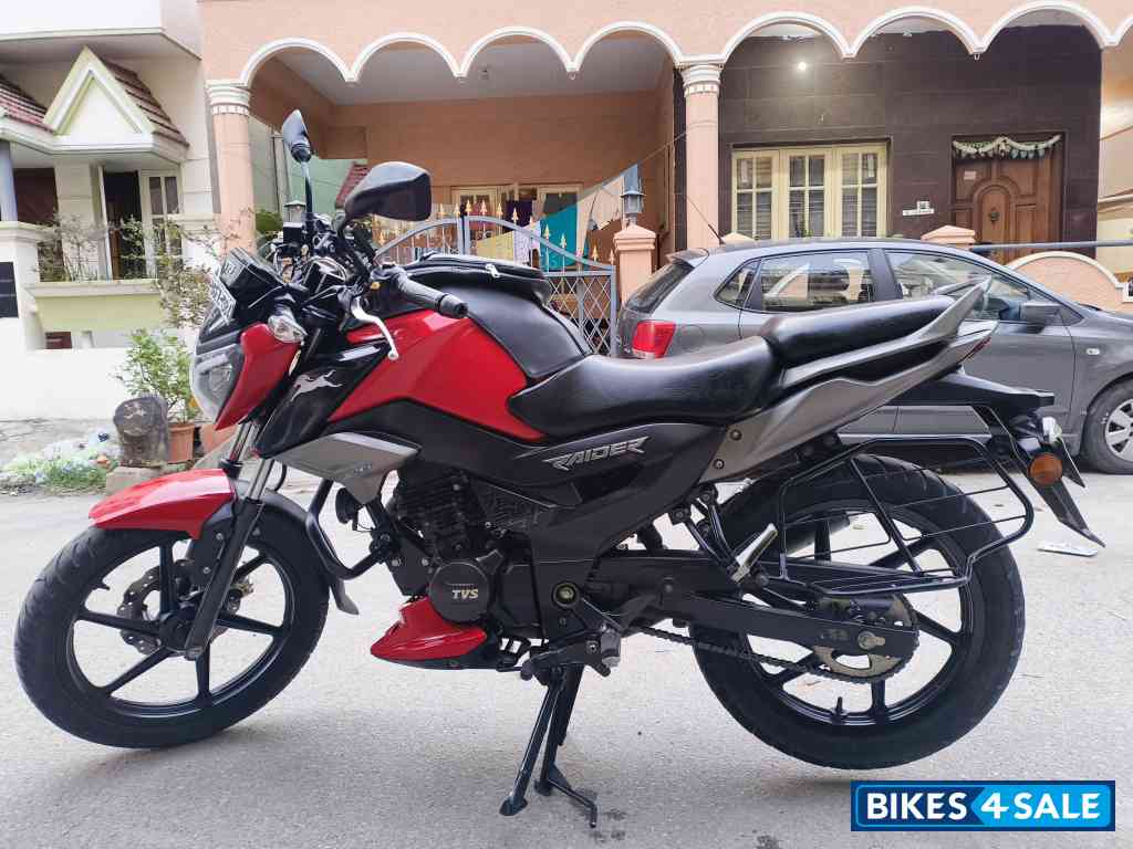 Red TVS Raider Split Seat